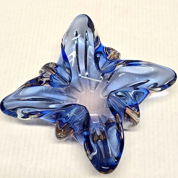 Sanyu Japanese Art Glass Ashtray Bowl Blue with Peach Tint Heavy Vintage MCM - Picture 1 of 11